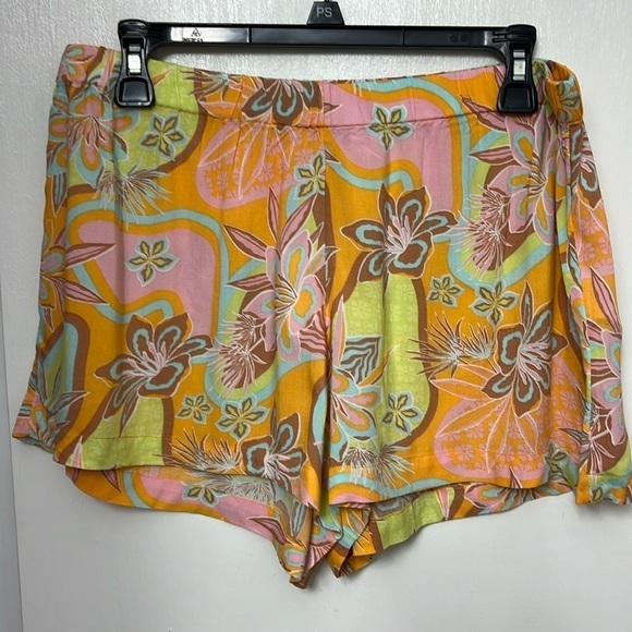Roxy Easy Does It Mid Rise Floral Print
Pull-On Shorts NWT size L - Picture 2 of 13
